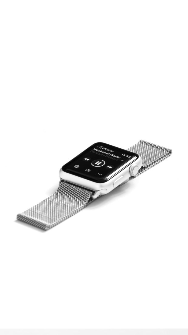Metal-band smartwatch